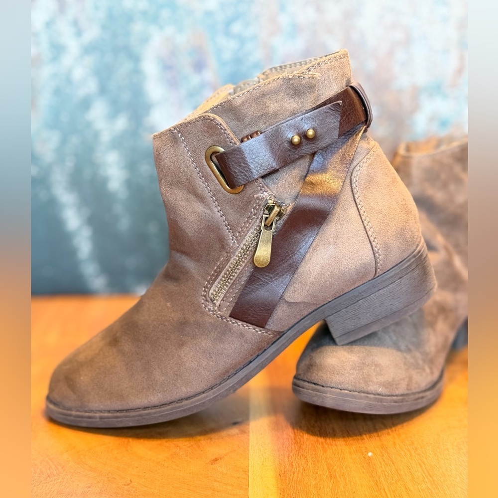 Joe Boxer 2016 Women August Brown Suede Ankle Bootie size 7